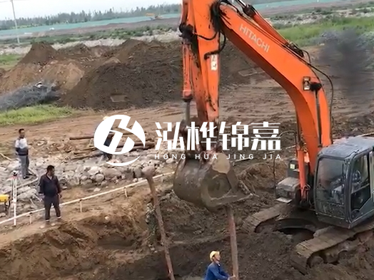 松木樁批發(fā)廠家泓樺錦嘉 - 生態(tài)河道木樁施工需要注意什么？